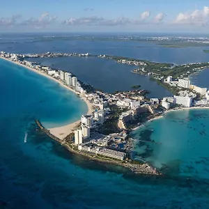 Hotel Renovated Aloft, Cancún