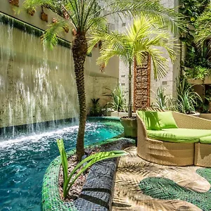 https://maya-villa-condo-hotel.allrivieramayahotels.com